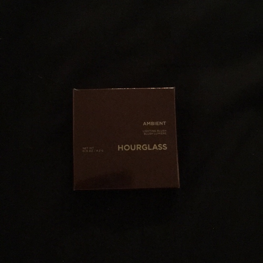 Hourglass ambient lighting blush never used